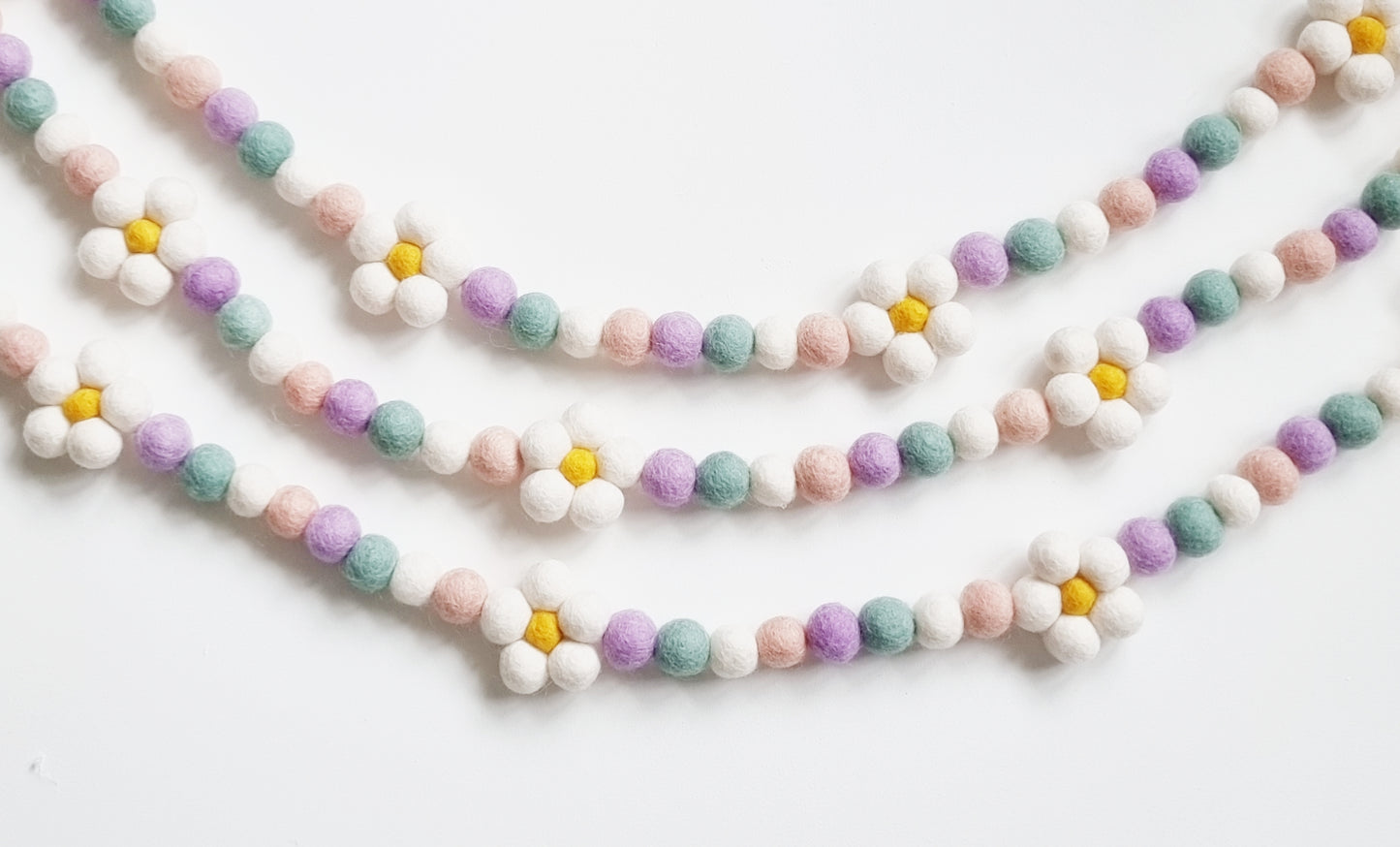Minnie Daisy Chain Felt Ball Garland
