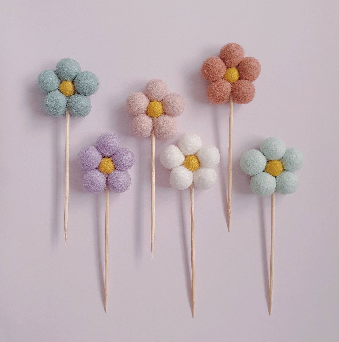 Pom Pom Daisy Cupcake/Cake Topper