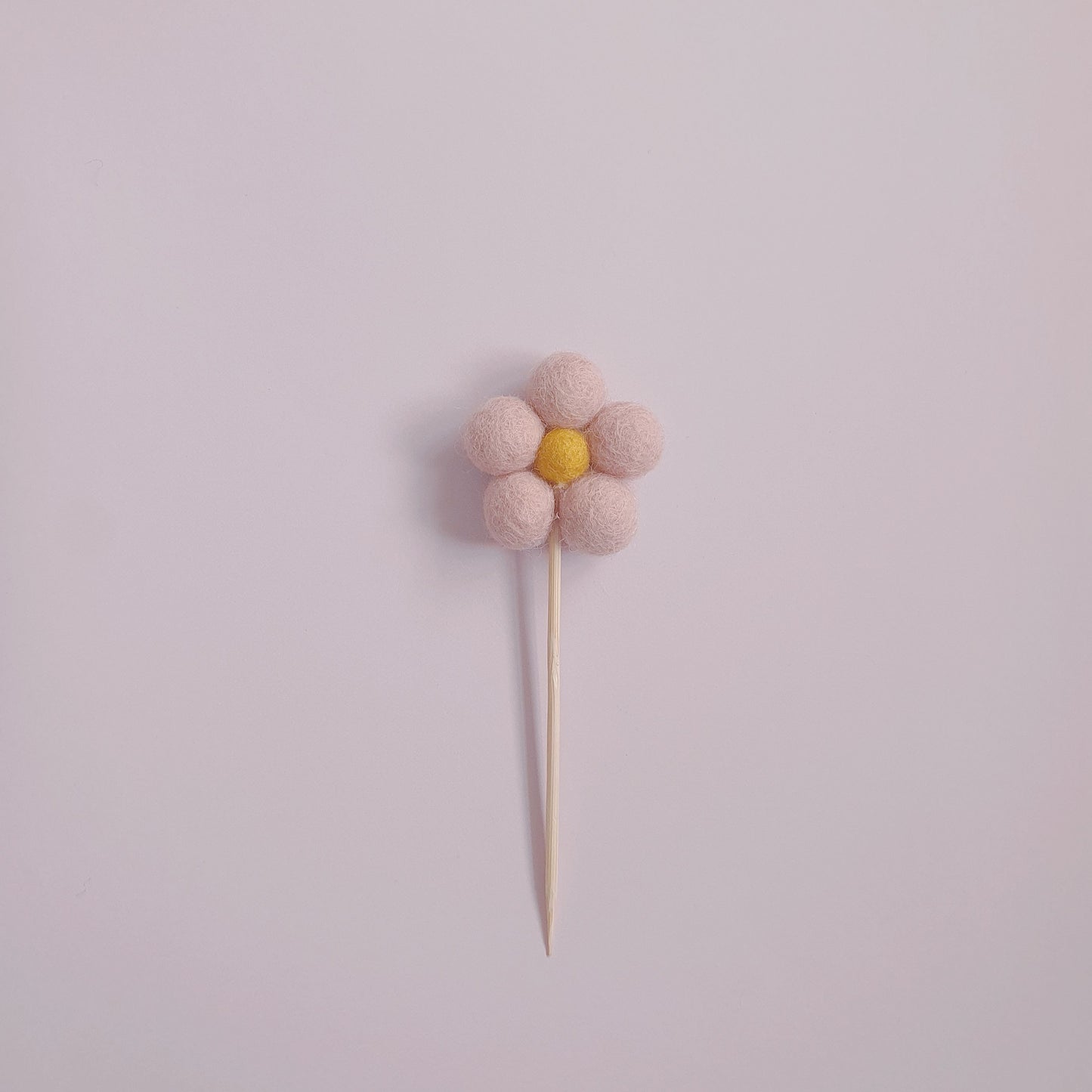 Pom Pom Daisy Cupcake/Cake Topper