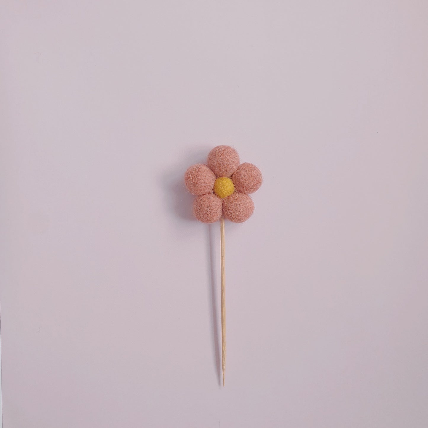 Pom Pom Daisy Cupcake/Cake Topper