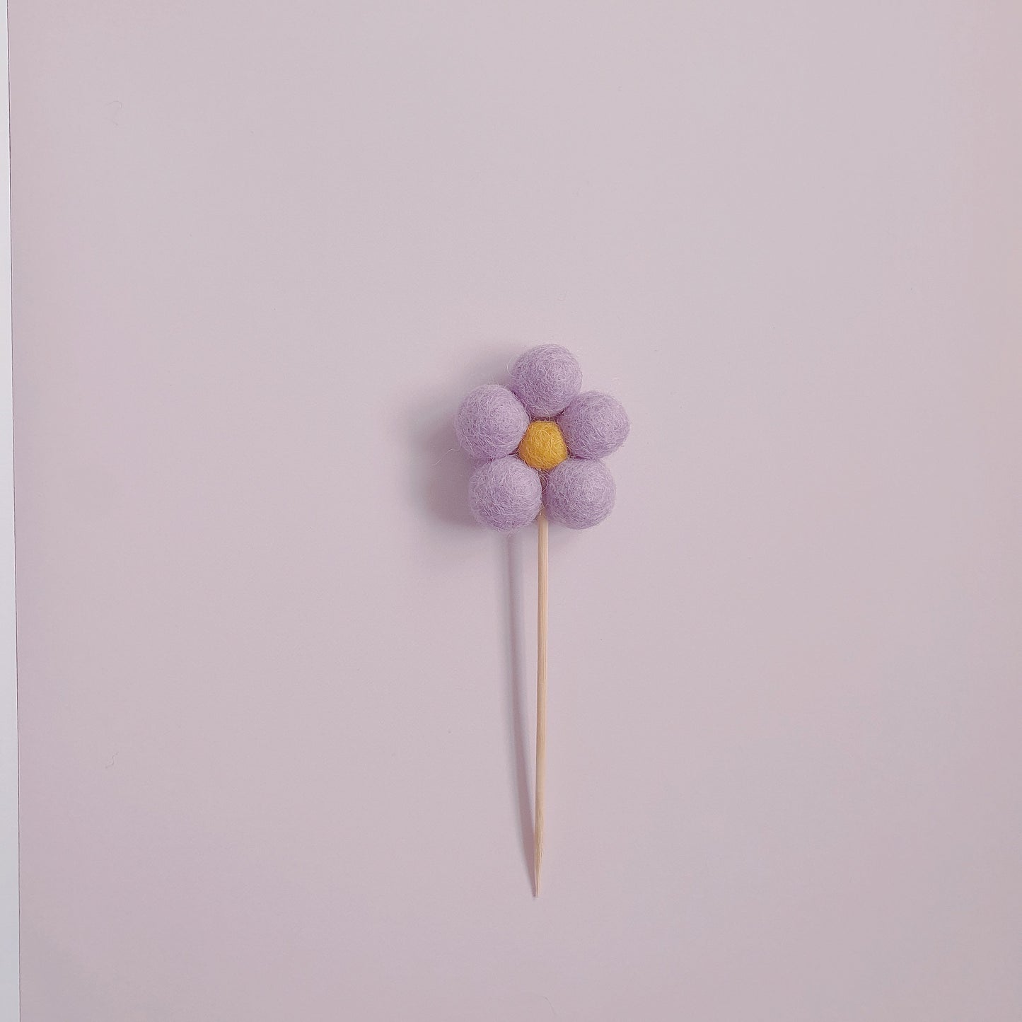 Pom Pom Daisy Cupcake/Cake Topper