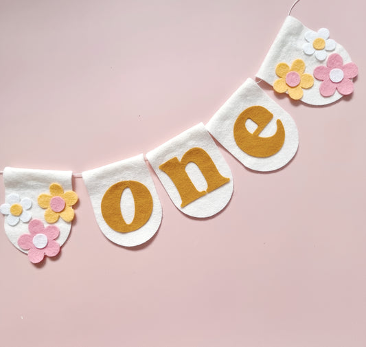 Birthday Daisy Bunting~White/yellow